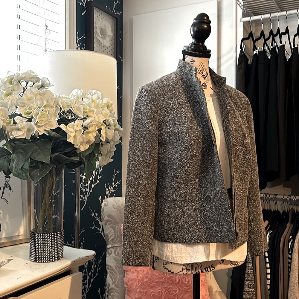 BEAUTIFUL, DELLA SPIGA ITALY, black and white blazer with a black zipper size 4 - Picture 8 of 13